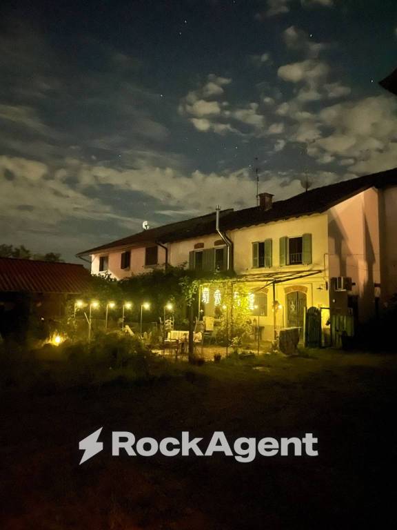 casa indipendente in vendita a Travacò Siccomario in zona Colonne
