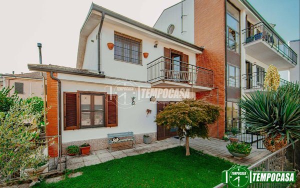 appartamento in vendita a Travacò Siccomario