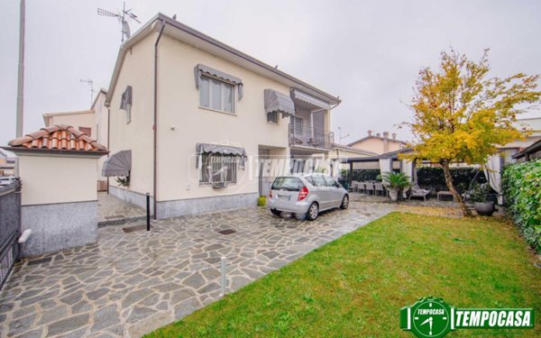 casa indipendente in vendita a Travacò Siccomario in zona Rotta