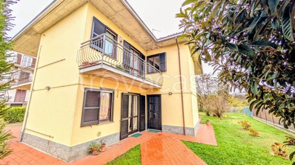 casa indipendente in vendita a Travacò Siccomario in zona Chiavica