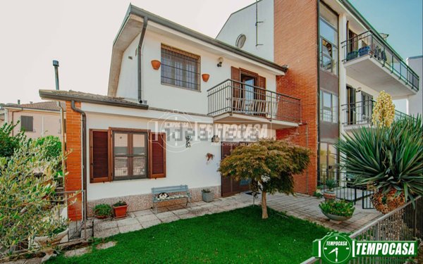 appartamento in vendita a Travacò Siccomario