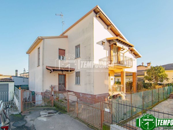 casa indipendente in vendita a Travacò Siccomario in zona Rotta