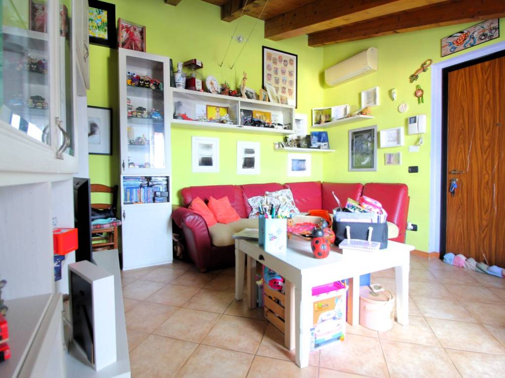 appartamento in vendita a Travacò Siccomario