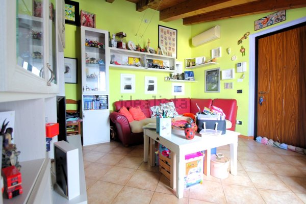 appartamento in vendita a Travacò Siccomario