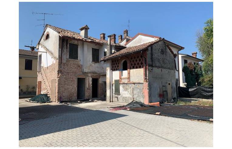 casa indipendente in vendita a Travacò Siccomario in zona Colonne