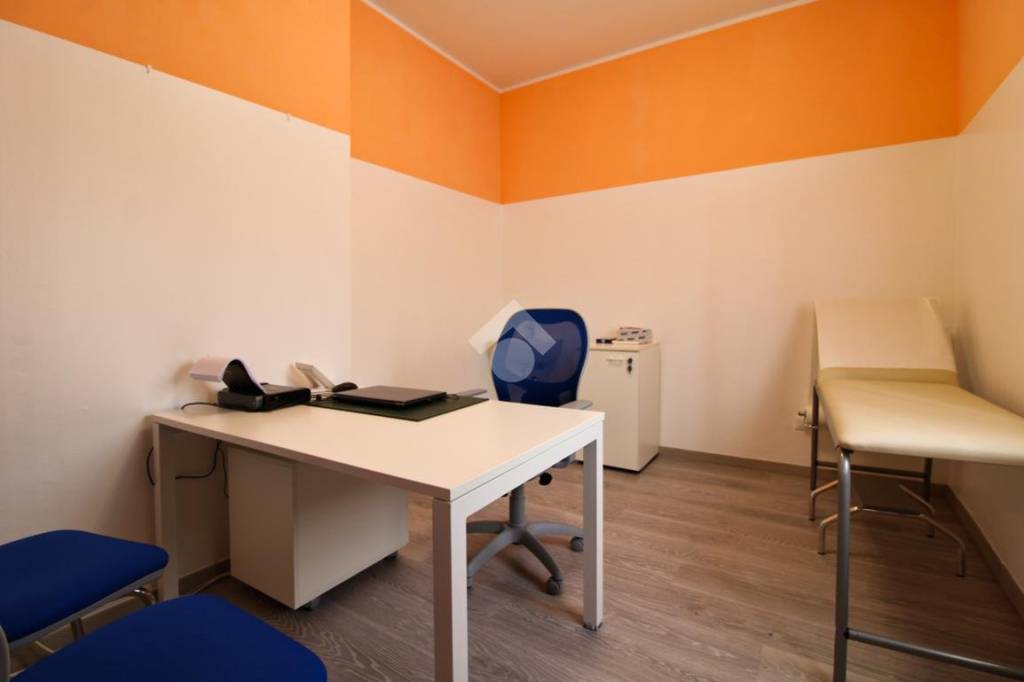 ufficio in vendita a Travacò Siccomario