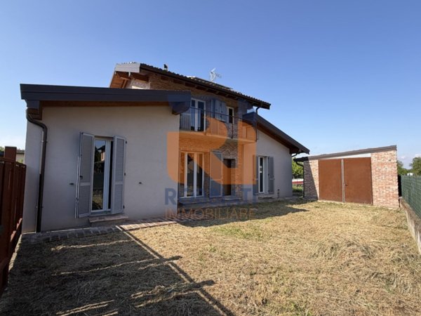 casa indipendente in vendita a Travacò Siccomario in zona Boschi