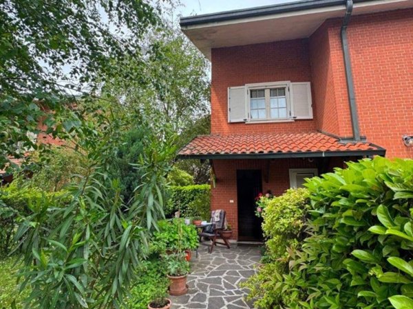 casa indipendente in vendita a Travacò Siccomario in zona Rotta