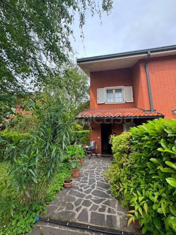 casa indipendente in vendita a Travacò Siccomario in zona Rotta