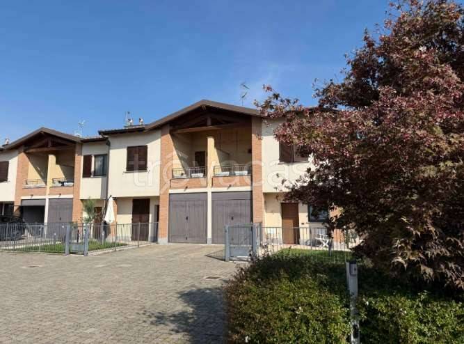 casa indipendente in vendita a Travacò Siccomario in zona Mezzano