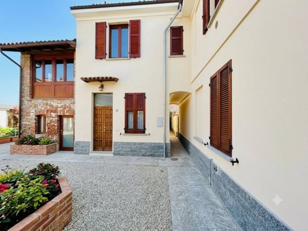 casa indipendente in vendita a Travacò Siccomario in zona Mezzano