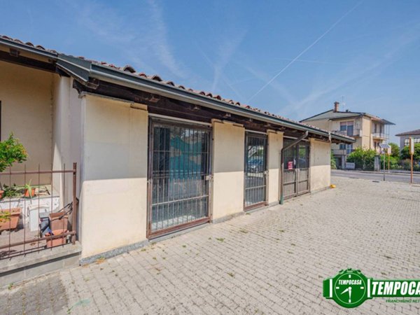 negozio in vendita a Travacò Siccomario in zona Mezzano