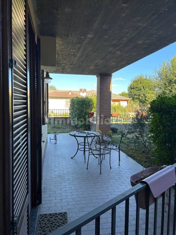 appartamento in vendita a Travacò Siccomario in zona Mezzano