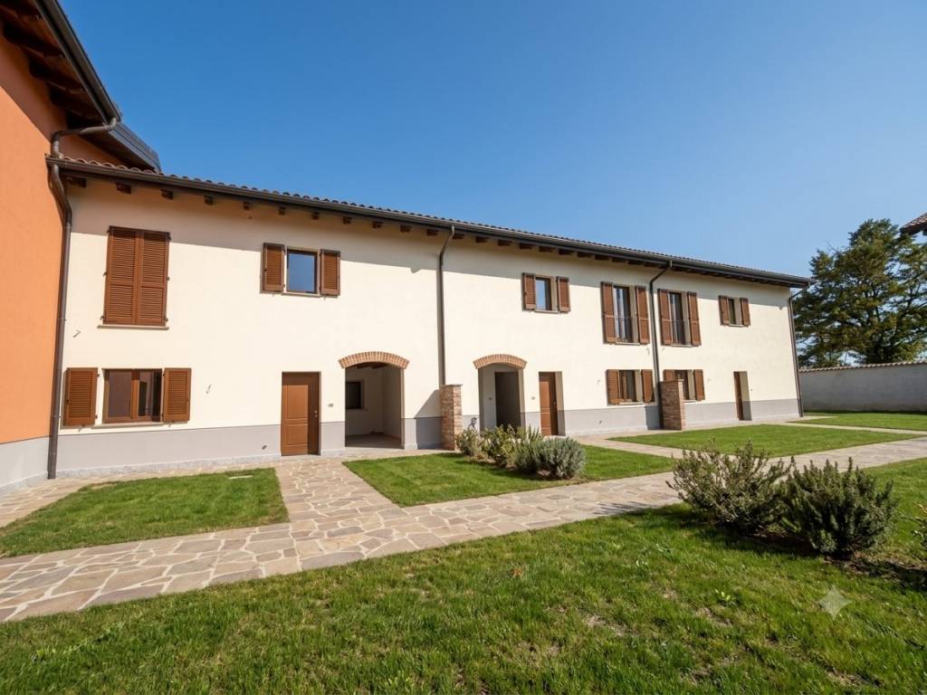 casa indipendente in vendita a Travacò Siccomario in zona Scotti