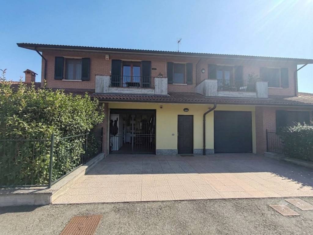 appartamento in vendita a Travacò Siccomario in zona Mezzano