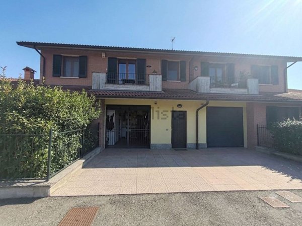 appartamento in vendita a Travacò Siccomario in zona Mezzano