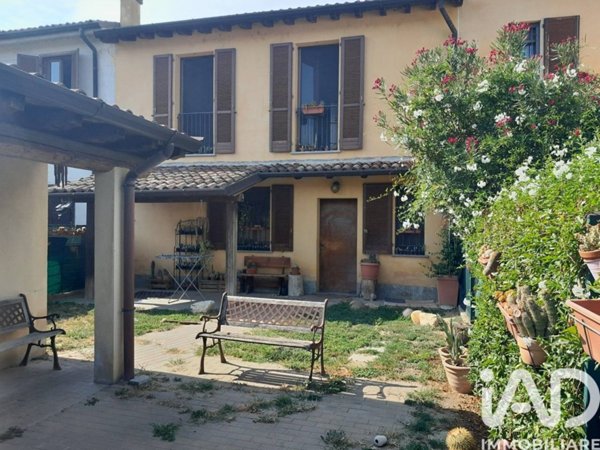 casa indipendente in vendita a Travacò Siccomario in zona Scotti