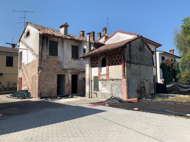 casa indipendente in vendita a Travacò Siccomario in zona Mezzano