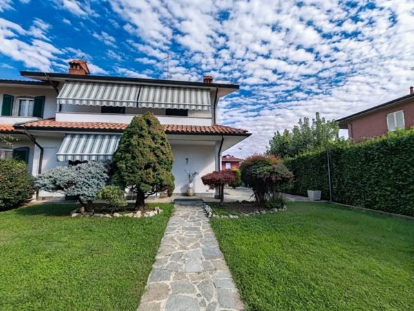 casa indipendente in vendita a Travacò Siccomario in zona Rotta