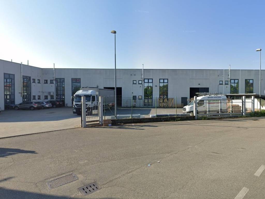 locale commerciale in vendita a Trivolzio