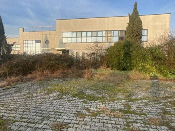 locale commerciale in vendita a Trivolzio