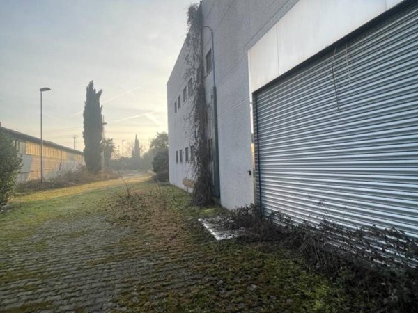 locale commerciale in vendita a Trivolzio