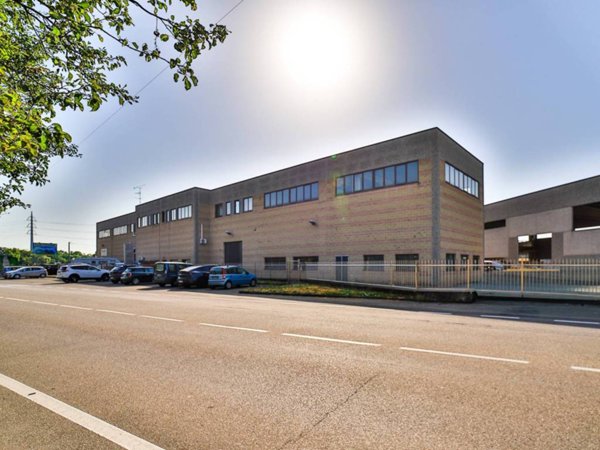 locale commerciale in vendita a Trivolzio