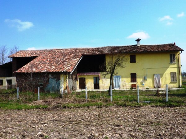 esavano in vendita a Tromello