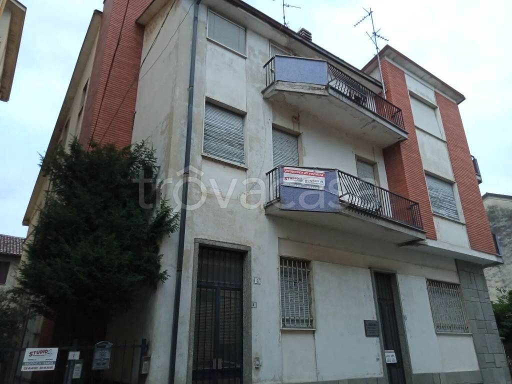 locale commerciale in vendita a Tromello