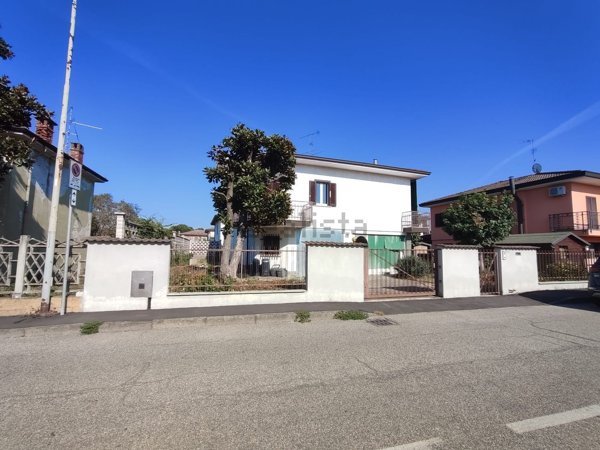 casa indipendente in vendita a Tromello