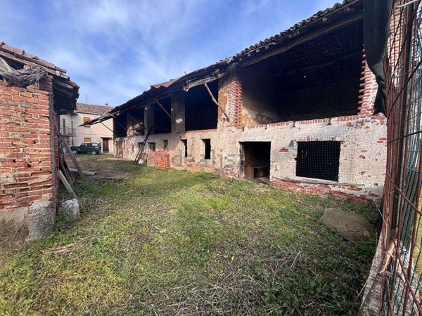 casale in vendita a Tromello