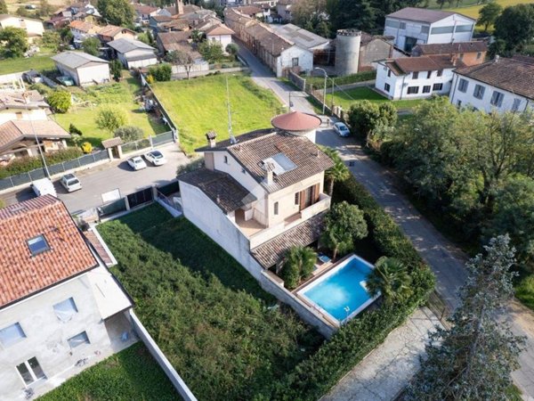 casa indipendente in vendita a Trovo