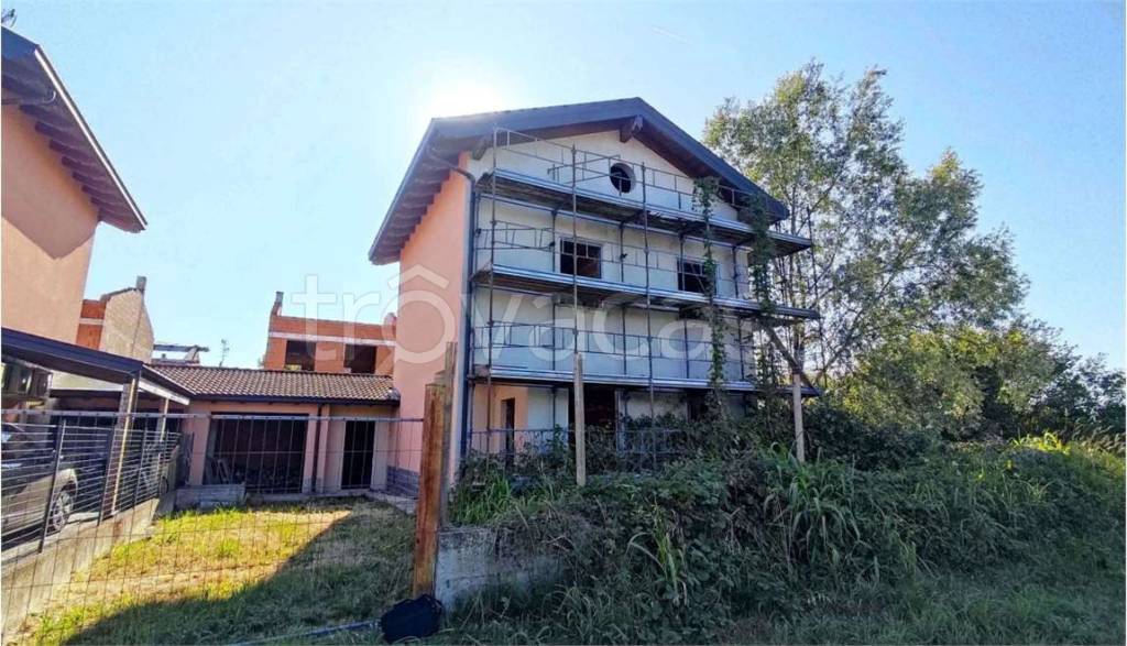 casa indipendente in vendita a Trovo
