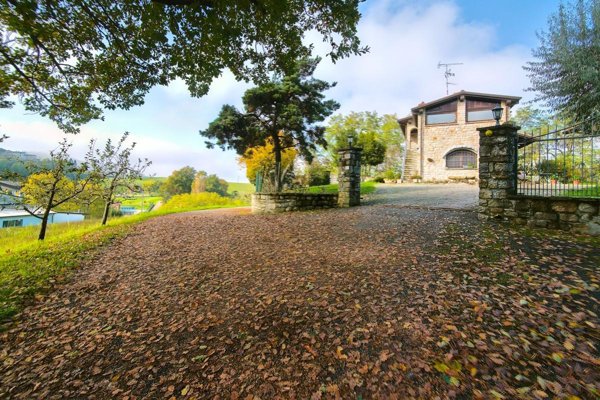 casa indipendente in vendita a Val di Nizza in zona Poggio Ferrato