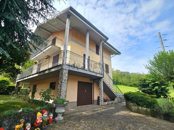casa indipendente in vendita a Val di Nizza in zona Poggio Ferrato