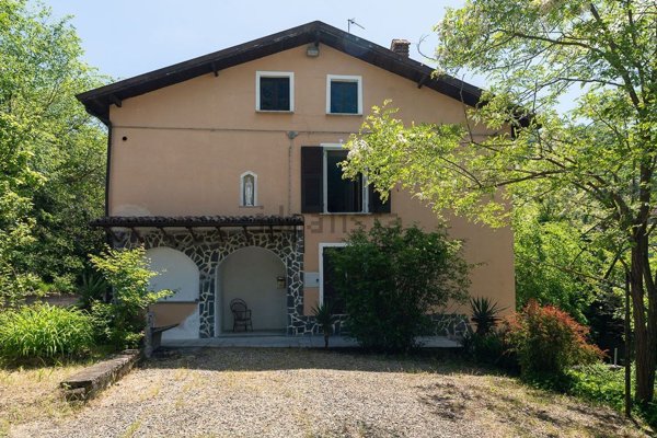 casa indipendente in vendita a Val di Nizza