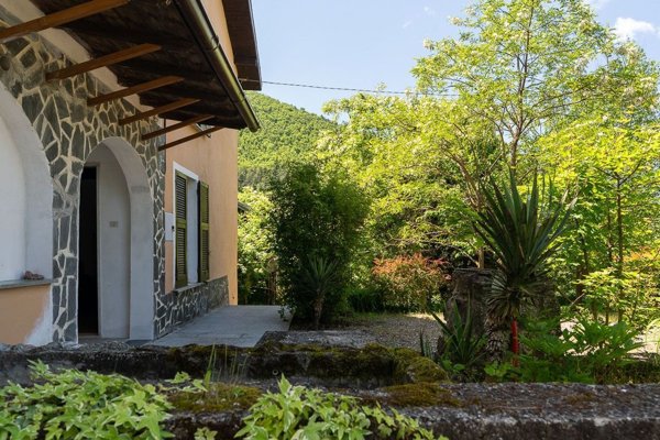 casa indipendente in vendita a Val di Nizza in zona Casa Ponte