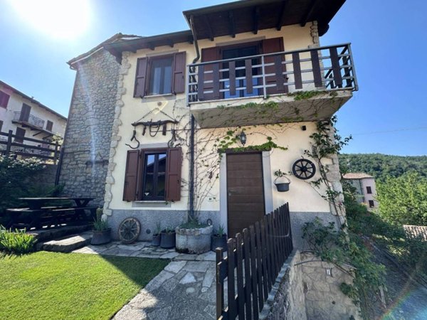 casa indipendente in vendita a Val di Nizza in zona Poggio Ferrato