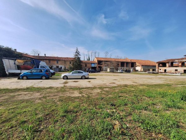 intera palazzina in vendita a Valle Salimbene