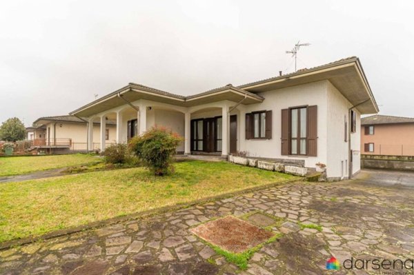 casa indipendente in vendita a Valle Salimbene