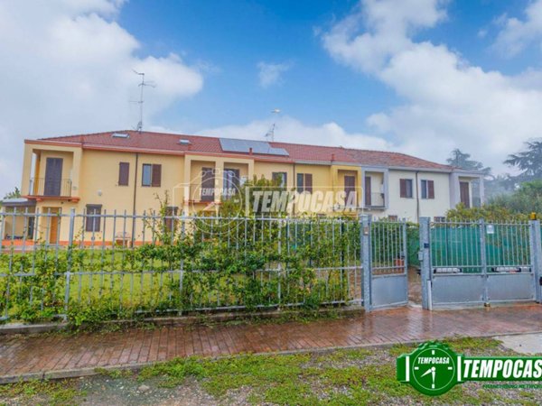 casa indipendente in vendita a Valle Salimbene