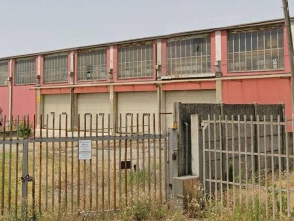 locale commerciale in vendita a Valle Salimbene in zona San Leonardo