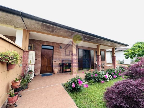 casa indipendente in vendita a Valle Salimbene