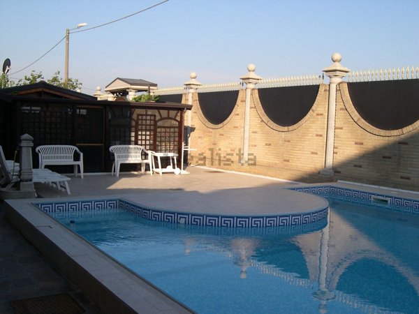 casa indipendente in vendita a Valle Salimbene