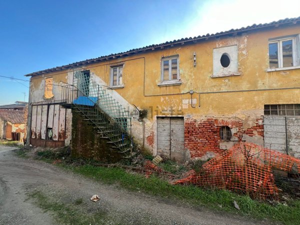 casale in vendita a Valle Salimbene in zona San Leonardo