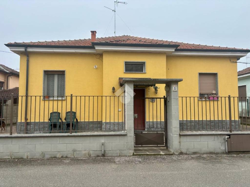 casa indipendente in vendita a Valle Salimbene in zona San Leonardo