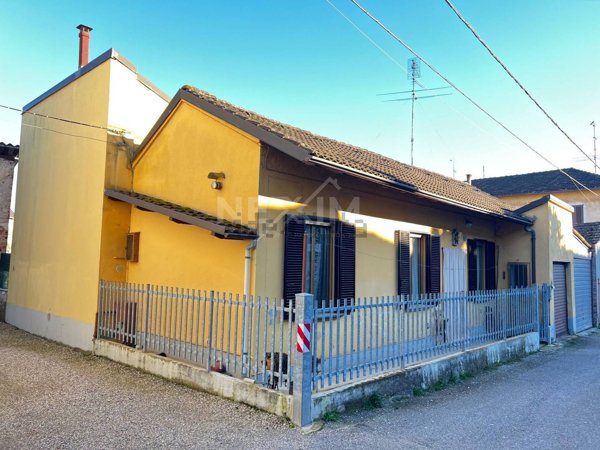 casa indipendente in vendita a Valle Salimbene