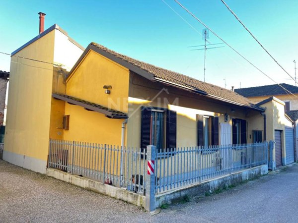 casa indipendente in vendita a Valle Salimbene