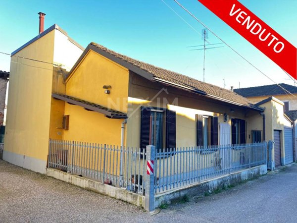 casa indipendente in vendita a Valle Salimbene