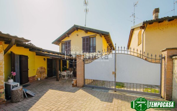 casa indipendente in vendita a Valle Salimbene